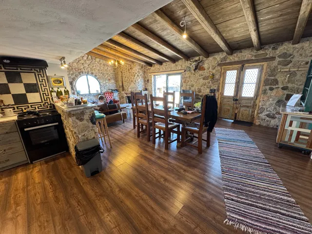 Silo Stone House (ενοικιαζόμενη πέτρινη κατοικία)