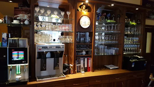 AMBIENTE - Gallery, Restaurant & Hotel