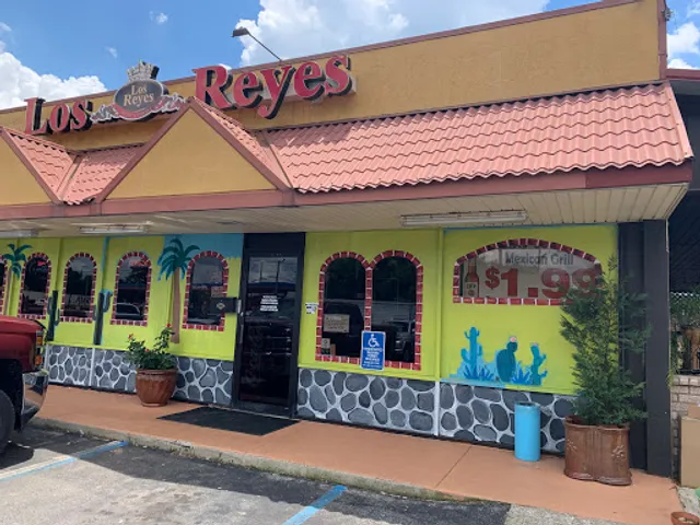Los Reyes Mexican Grill