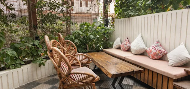 Scarlet - Aauris Kolkata, Theatre Road