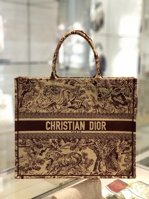 DIOR Houston River Oaks