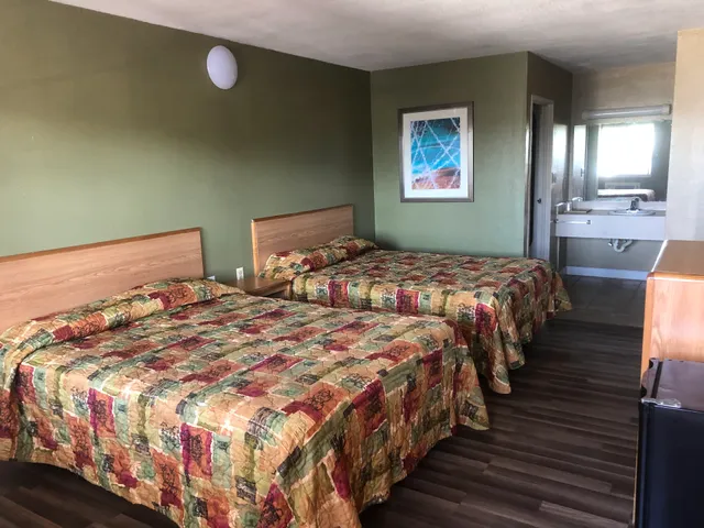 Economy Inn & Suites