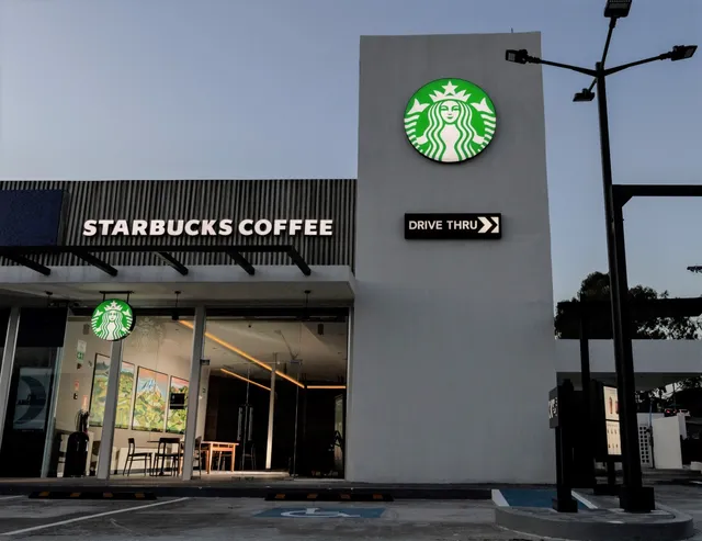 Starbucks • Villa Lucre