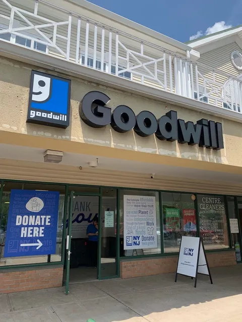 Goodwill NYNJ Mini Shop & Donation Drop