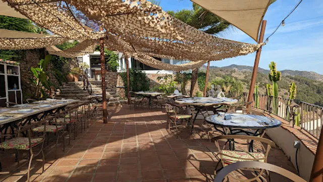 The Garden Restaurant / Restaurante El Jardín