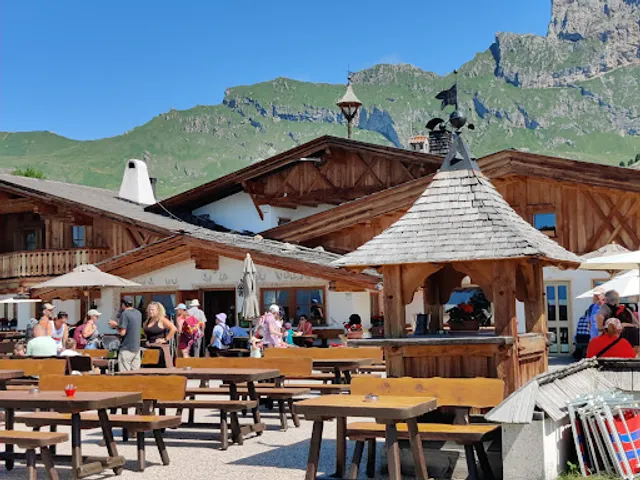 Malga Nëidia Hütte