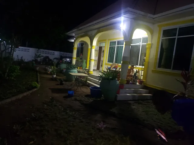 L&J Modern Backpackers Kigamboni Beach House