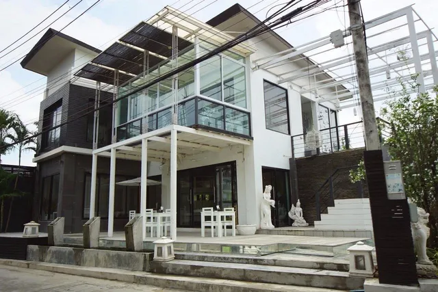 Baan Poon Apartments