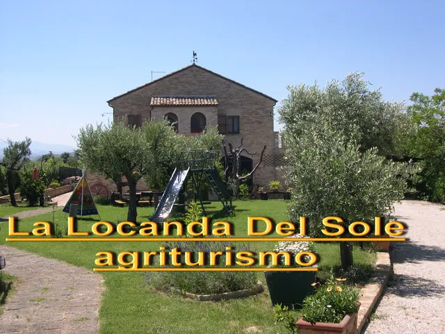 Locanda del Sole Agriturismo Ristorante Osteria Cucina Tradizionale Carne Marchigiana Alloggi Piscina Eventi