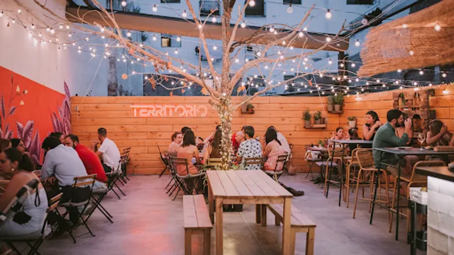 Territorio by Luis Contreras