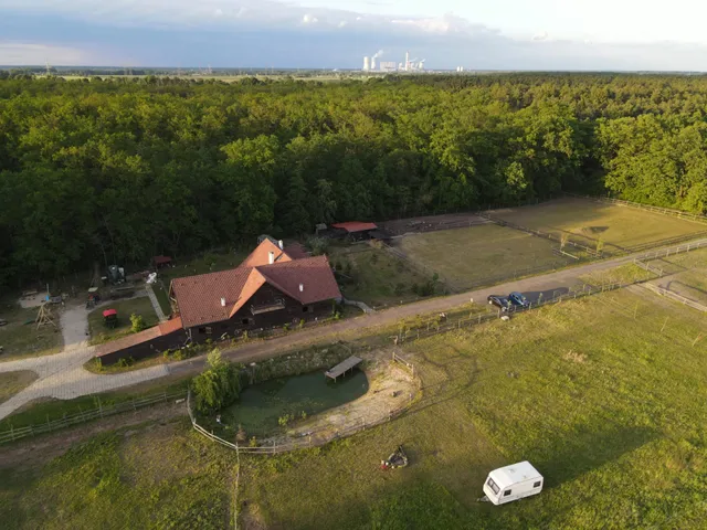 Stajnia Karczów - Stowarzyszenie Wilk Syty i Owca Cała