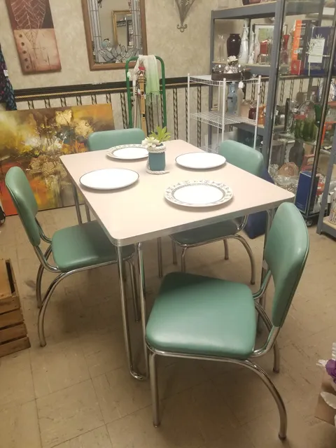 17th and Newport Antiques & Treasures