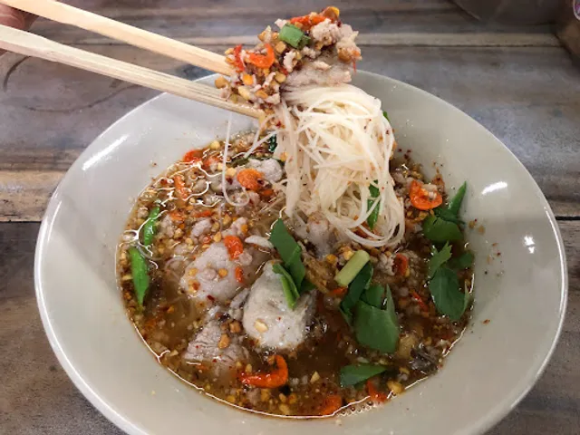 Kuay Tiew Kon Thai (Thai noodles)