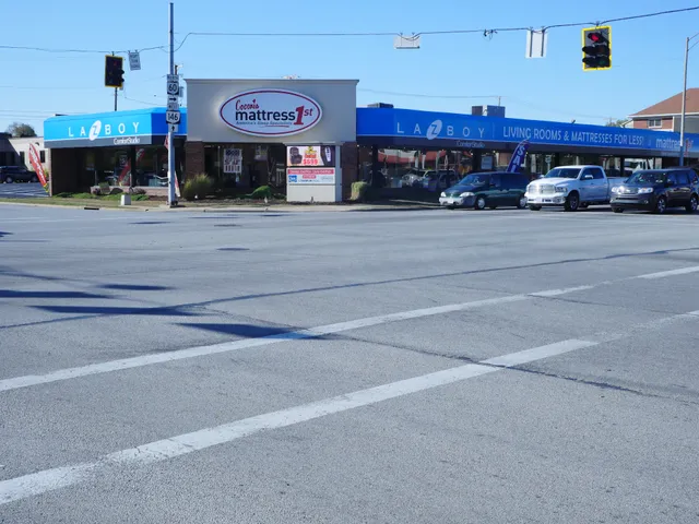 Coconis La-Z-Boy Comfort Studio & Mattress 1st