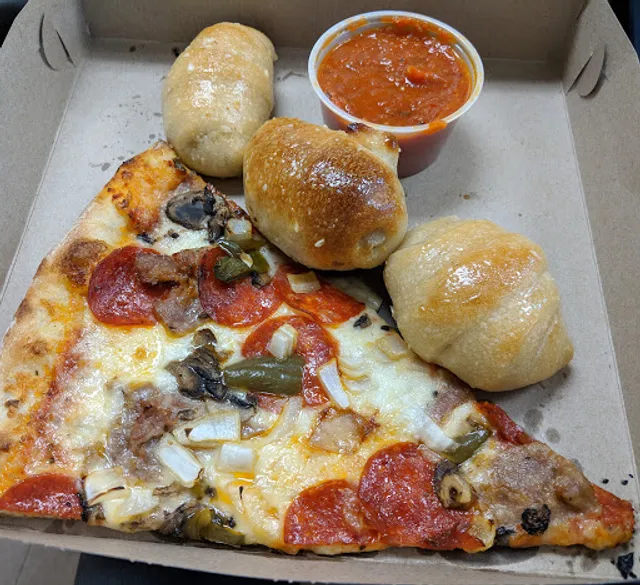 Savona's Plaza Pizza