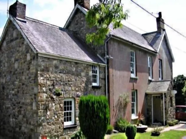 Llys-y-frân Farm B&B