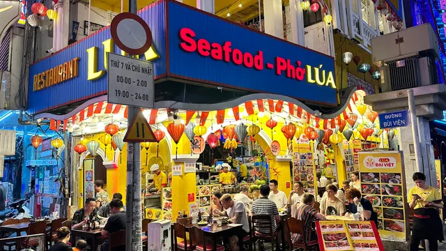 Phố Ẩm Thực Nguyễn Thượng Hiền