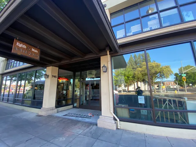 Eighth & Main Antique Center