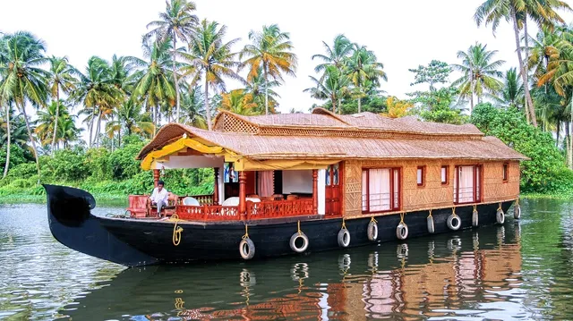 Coco Houseboats