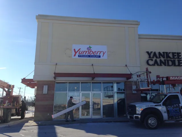 Yumberry Frozen Yogurt