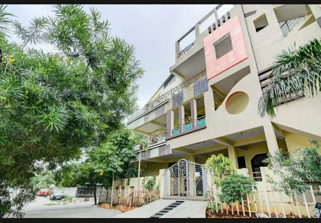 OYO Home Peaceful Stay Villa Near Miraj Cinemas - Shalini Shivani