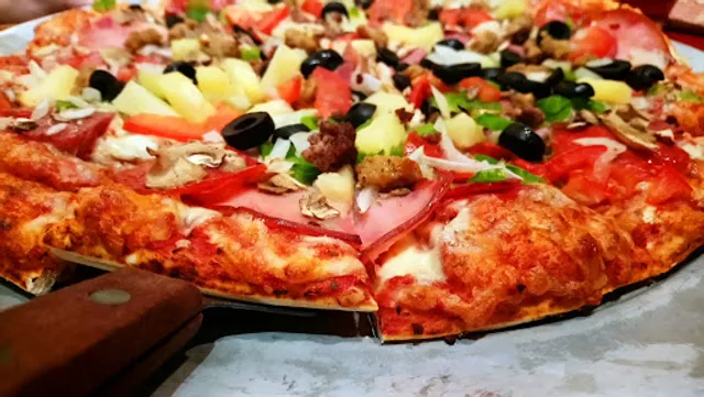 Me-n-Ed's Pizza Parlors