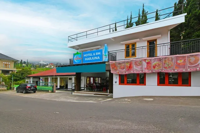 OYO 92533 Harjuna Guest House