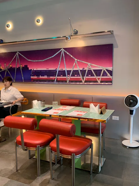 CUBE Burger & Brunch