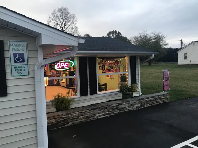 Enticing Icingz Sweet Shop