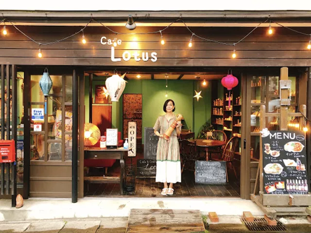Cafe & Crafts Lotus