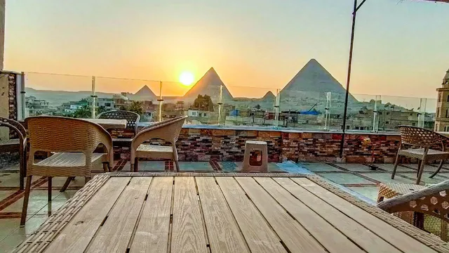 Happy Days pyramids inn