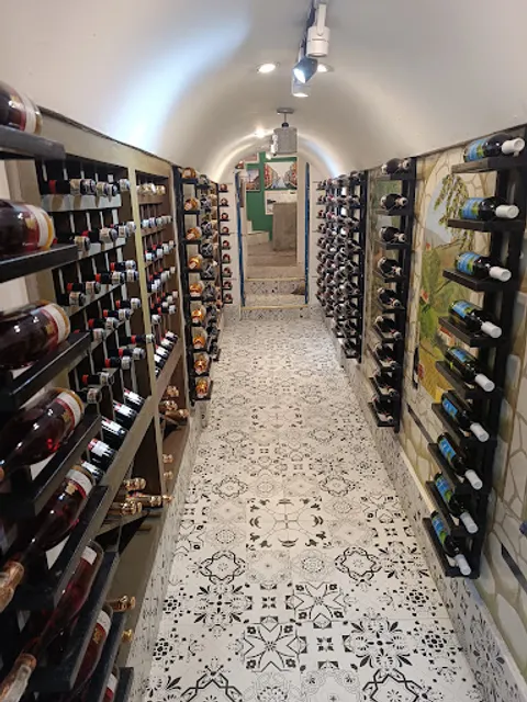 MONJOE'S GARDEN CAFE