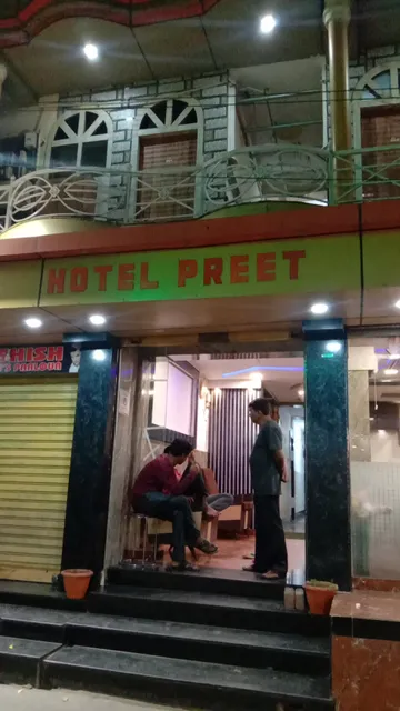 SPOT ON 74318 Hotel Preet