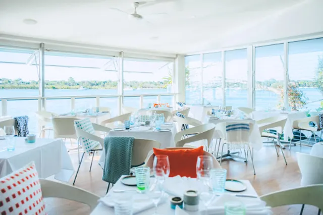 Rickys River Bar & Restaurant