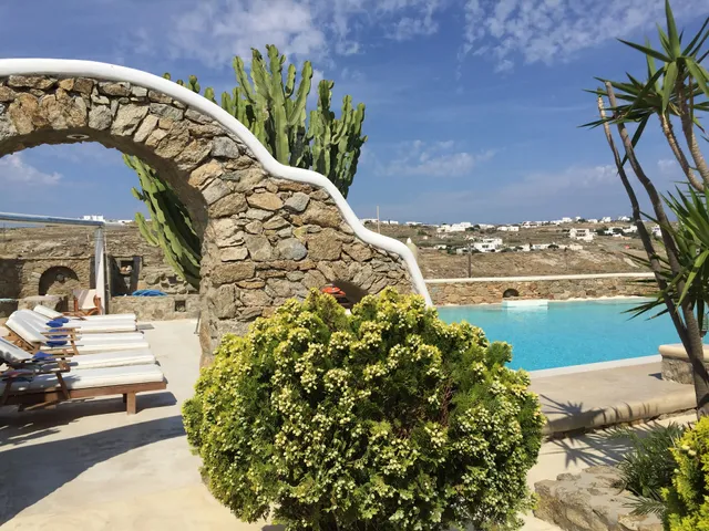 Peristeronas Village