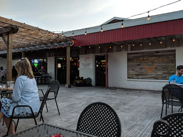 V Pizza & Tap Garden - Mandarin