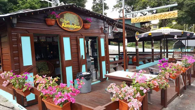 Los Almendros