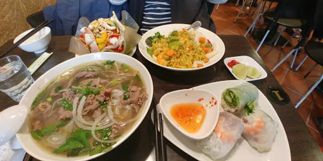 越鄉越南美食館