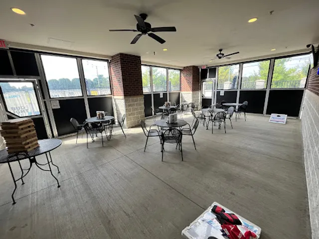 Hotshots Sports Bar & Grill