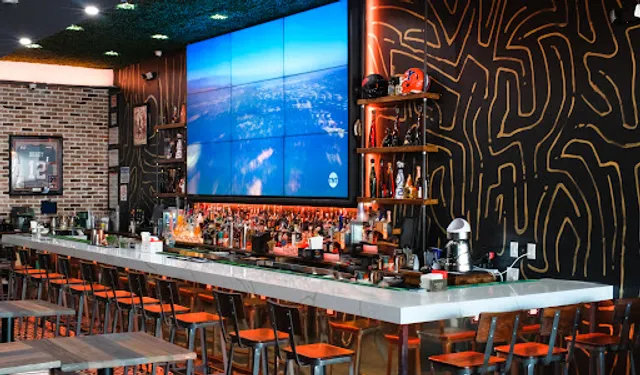 Agua É Coco Bar & Grill