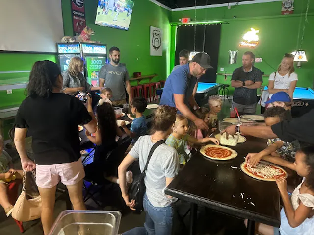 Green Fire Pizza & Sports Bar