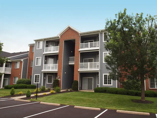 STERLING LAKES APARTMENTS