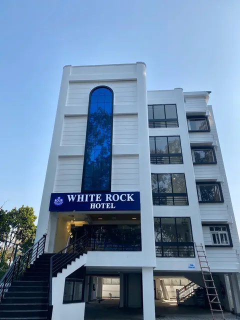 Hotel White Rock By The Solitaire Hospitality
