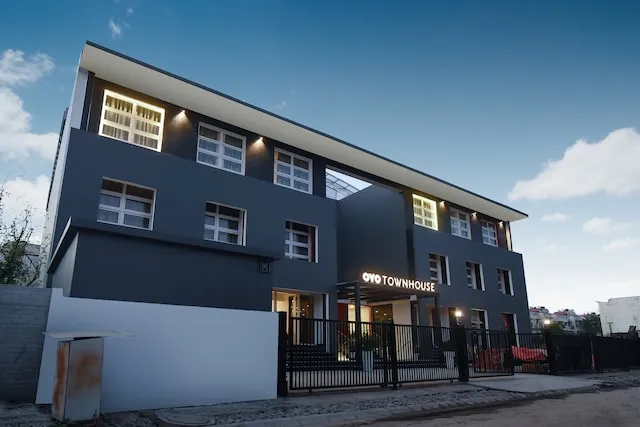 OYO Townhouse 050 Mayfield Garden Near Omaxe Gurgaon Mall