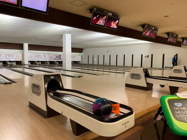 Hos bowling space Hit