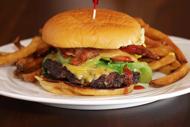 Reel Wood Sports Bar & Grill