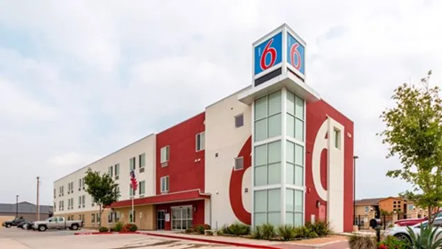 Motel 6 Laredo, TX - Airport