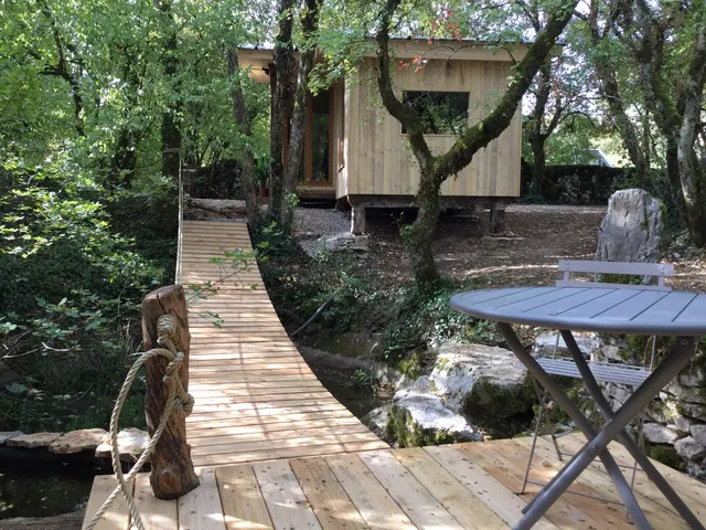 Cabane Insolite avec spa privatif dans le Lot