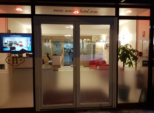 NEVERS HOTEL