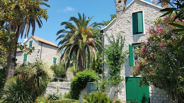 Villa Cindro, Podstrana